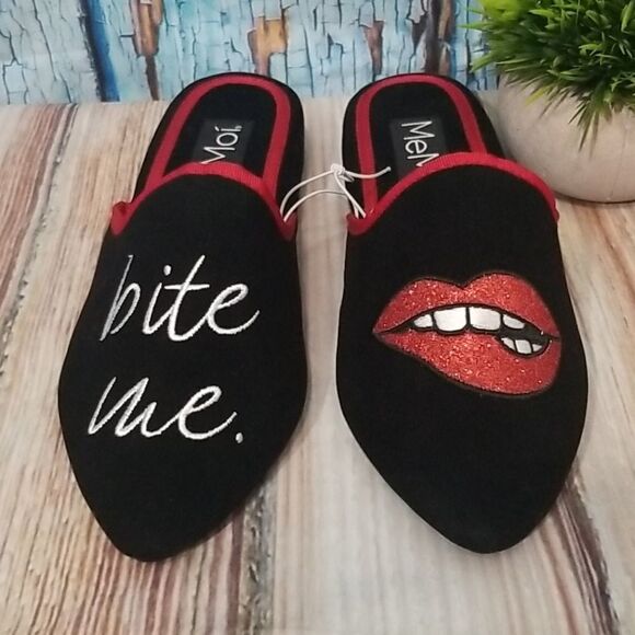 Memoi Bite Me Closed Toe Slippers - Picture 3 of 11
